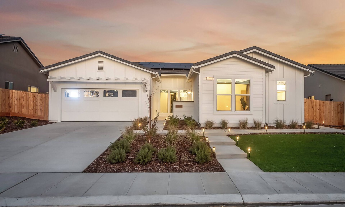 Friant House | 4 Bed 3 Ba Home near Lake with Chef’s Kitchen, Private Gym, & Attached Suite.
