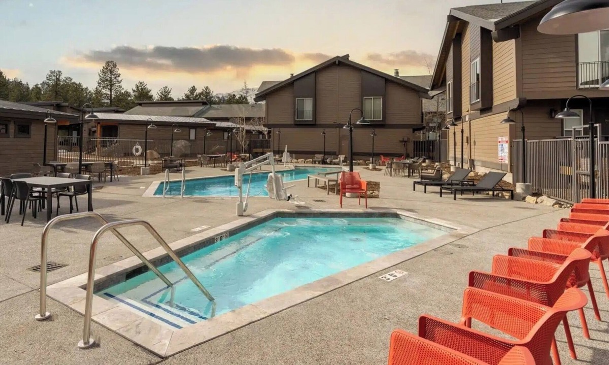 Mammoth Lakes Hotel | 4 Charming Alpine Units Near Devils Postpile & Sherwin Lakes for Exploration