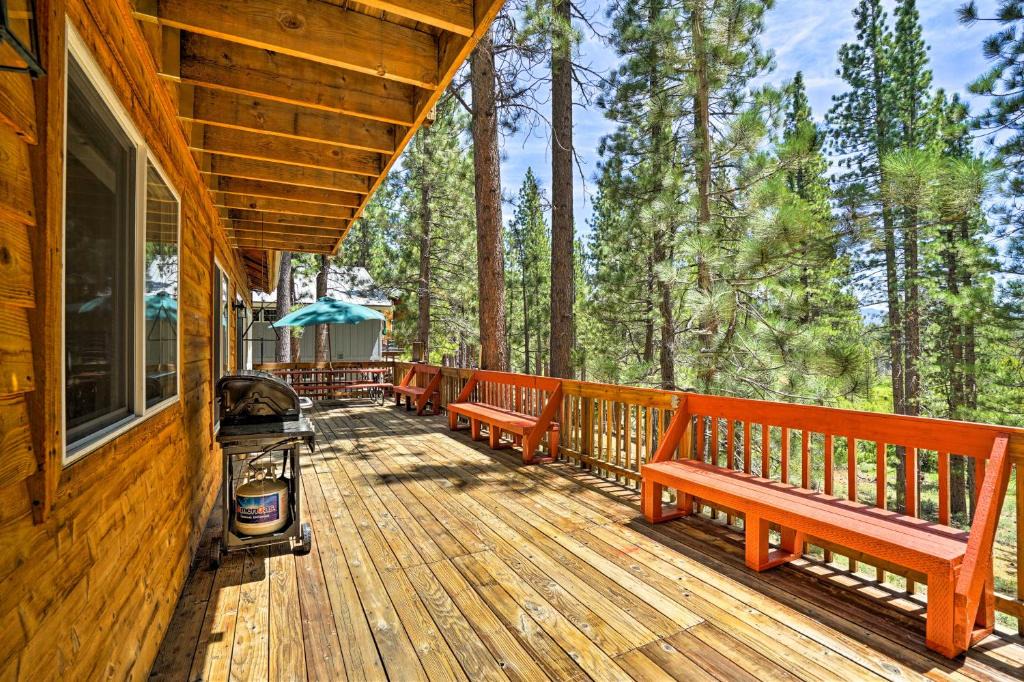 Black Bart House | 4 Mi to Heavenly: Home w/Deck in South Lake Tahoe