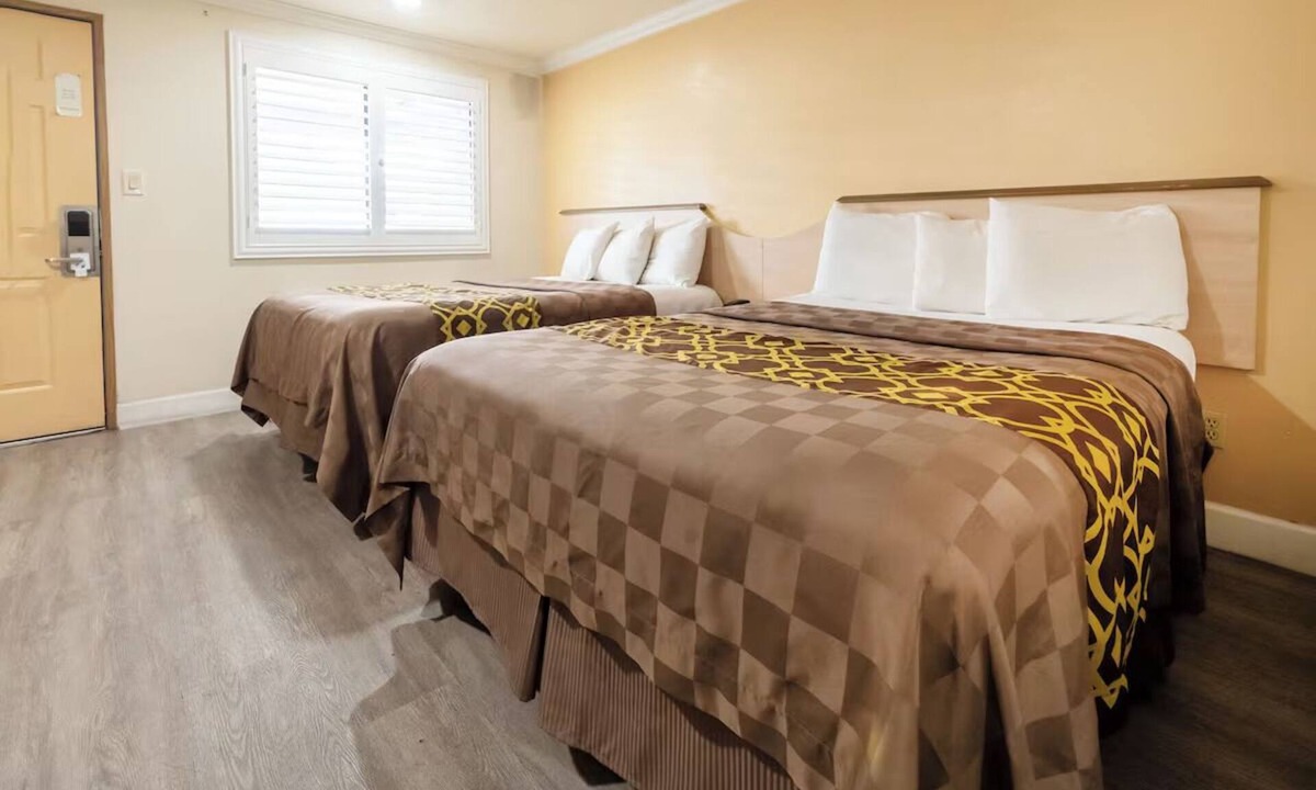 Corcoran Hotel | 4 Modern Rooms Close to Corcoran Station - Simple & Relaxed Guest Experience