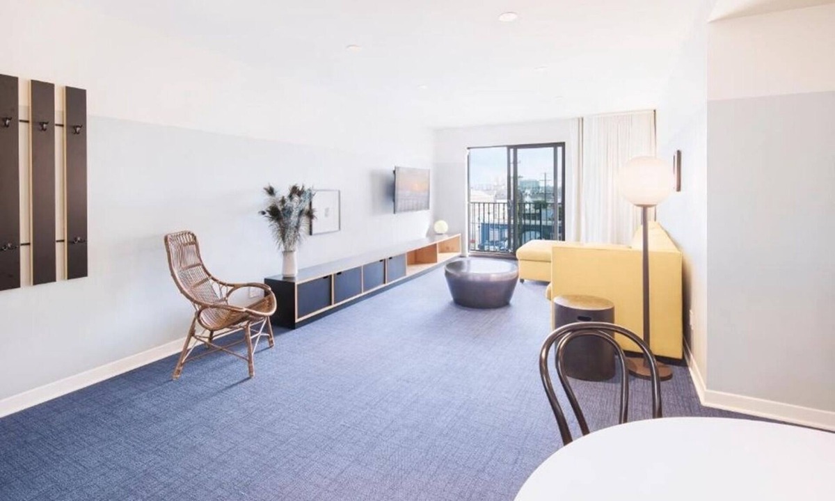 Venice Hotel | 4 Scenic Room with Balcony | Steps to Venice Fun | Rooftop | Free Breakfast