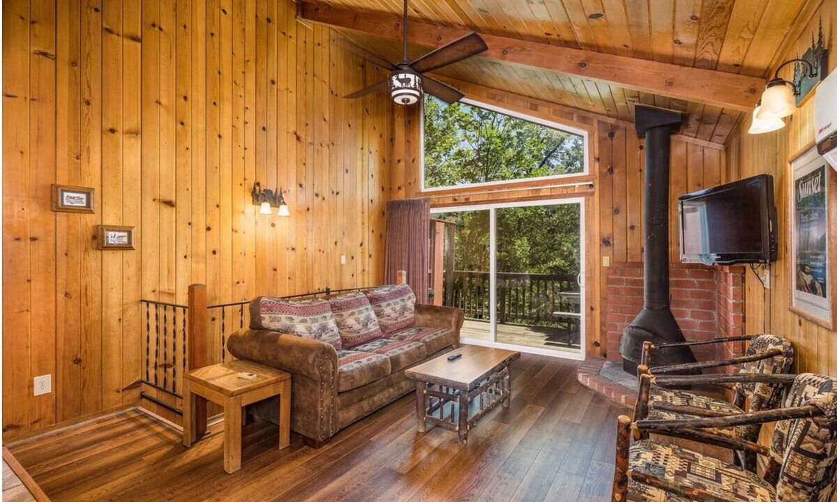 Bass Lake Hotel | 4 Spacious Chalet Near Hiking Trails & Water Sports on Beautiful Bass Lake