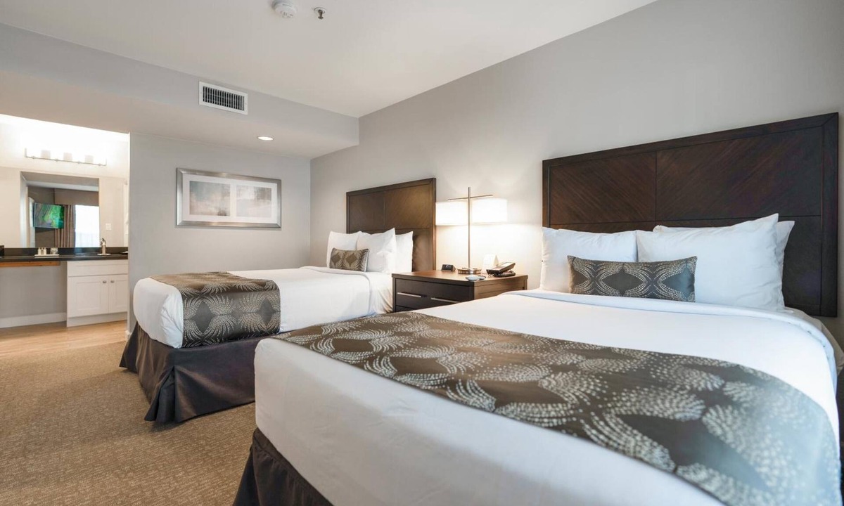 Brea Hotel | 4 Units: Suite w/Full Kitchen & Free Hot Breakfast near Brea Mall - 3.3 mi