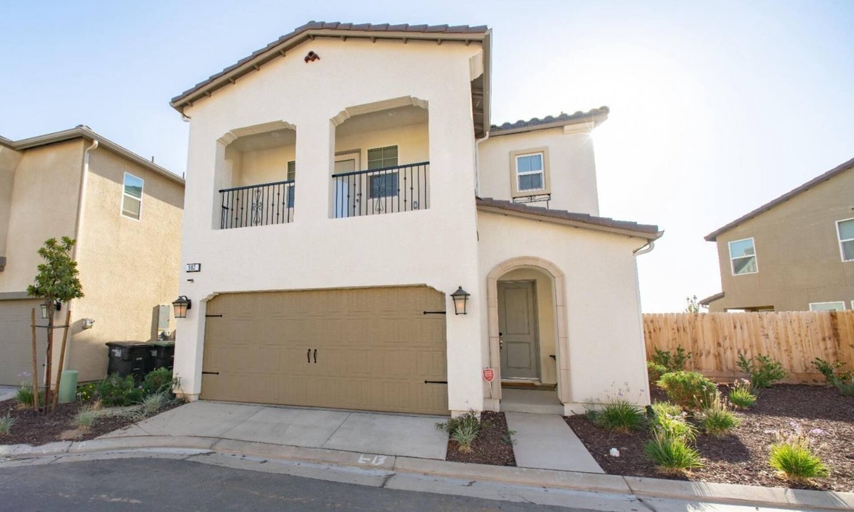 Raisin House | 45 Miles to the gates of Yosemite 3 bedroom home located @ Riverstone Community.