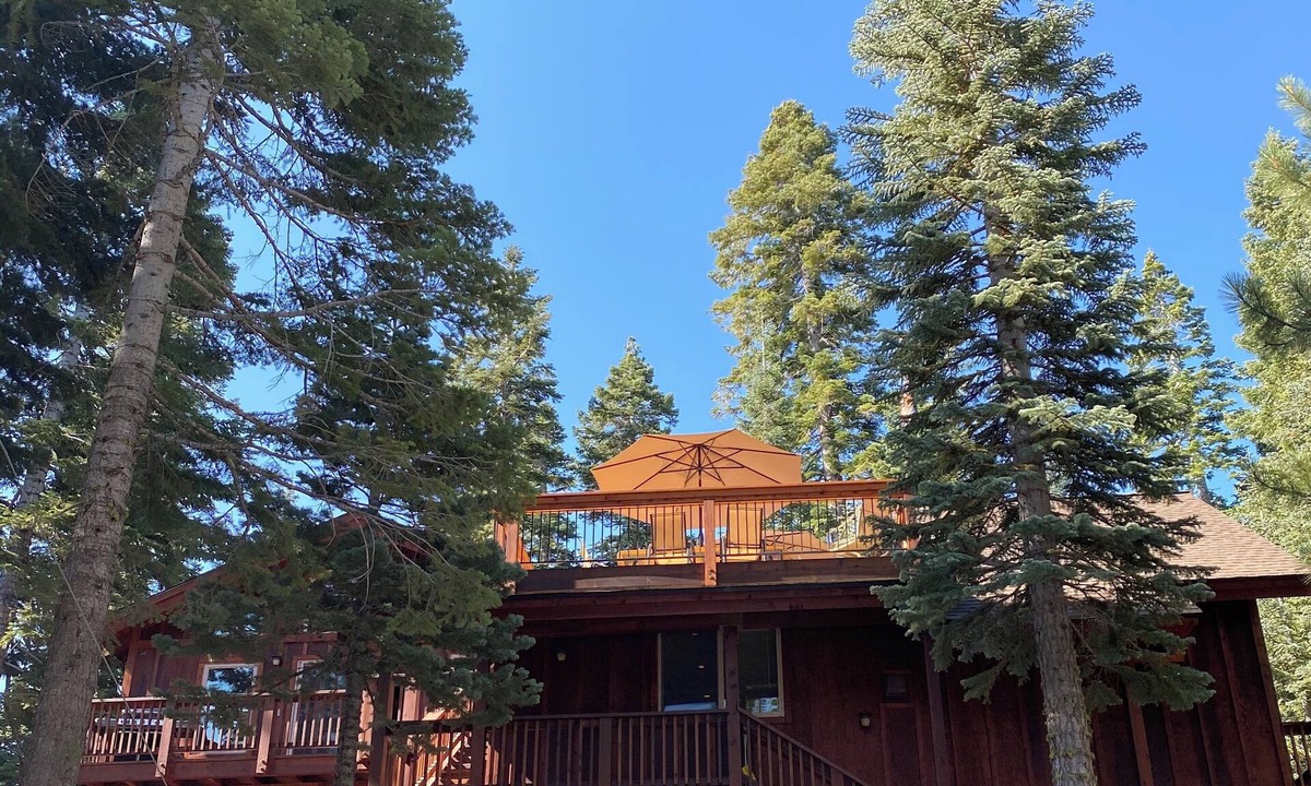 Chamberlands Cabin | 5-bedroom cabin in woodsy Tahoma/Homewood walk to Lake Tahoe