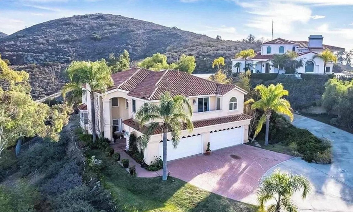 Orange House | 5 Bedroom Private Estate on Hill in Orange with City Light/Mountain Views