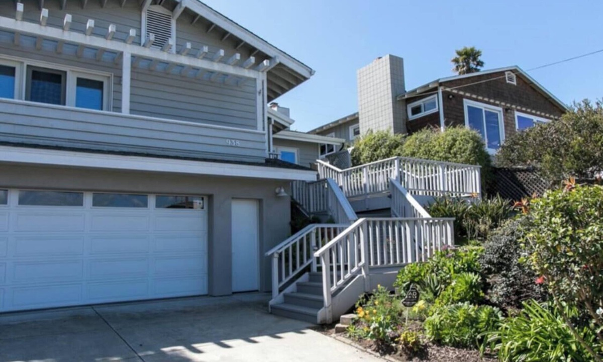 Morro Bay House | 5 Star, Coastal Retreat- Chef’s Kitchen, Spa & Walk to DT- Eco Clean