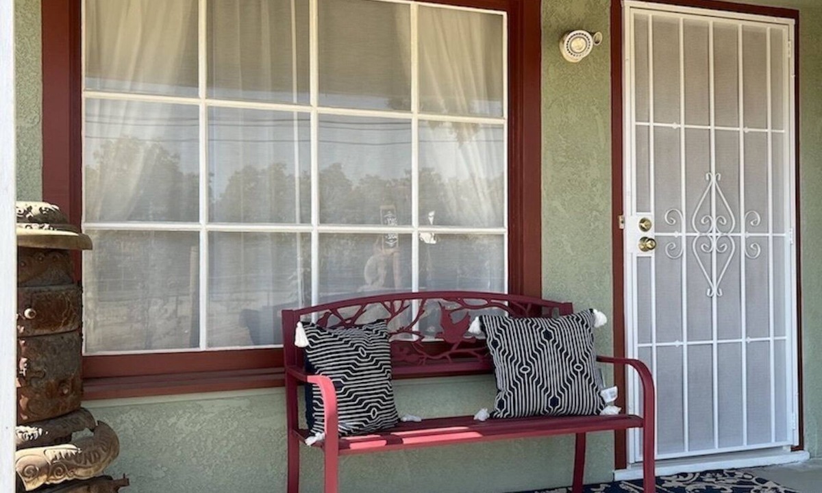 Visalia House | 6 Ranch Farmhouse in the country!