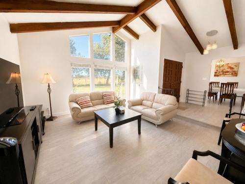 Elk Grove House | 8651 Spacious Elk Grove Retreat Free Parking n Fast WiFi