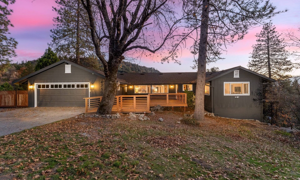 Yosemite Forks House | 8BR Yosemite Escape w/Views & Spa - Game Room & Pet-Friendly