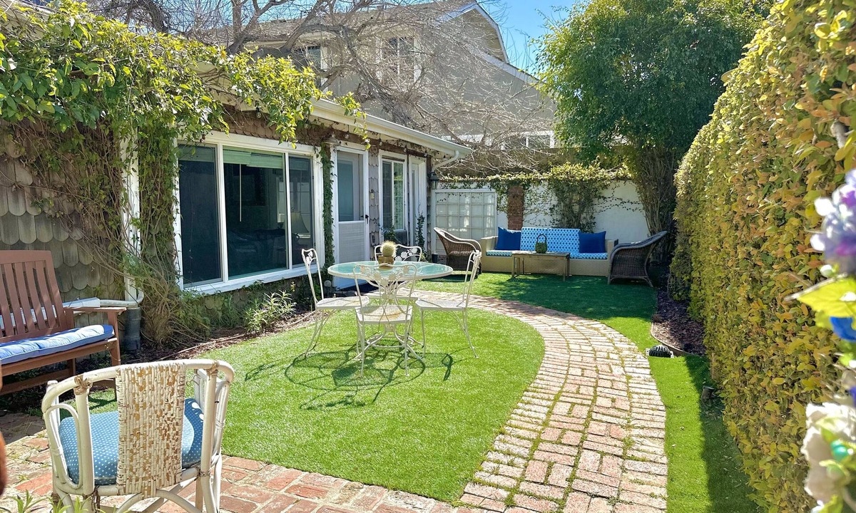 East Side Costa Mesa Cottage | A California Dream Escape