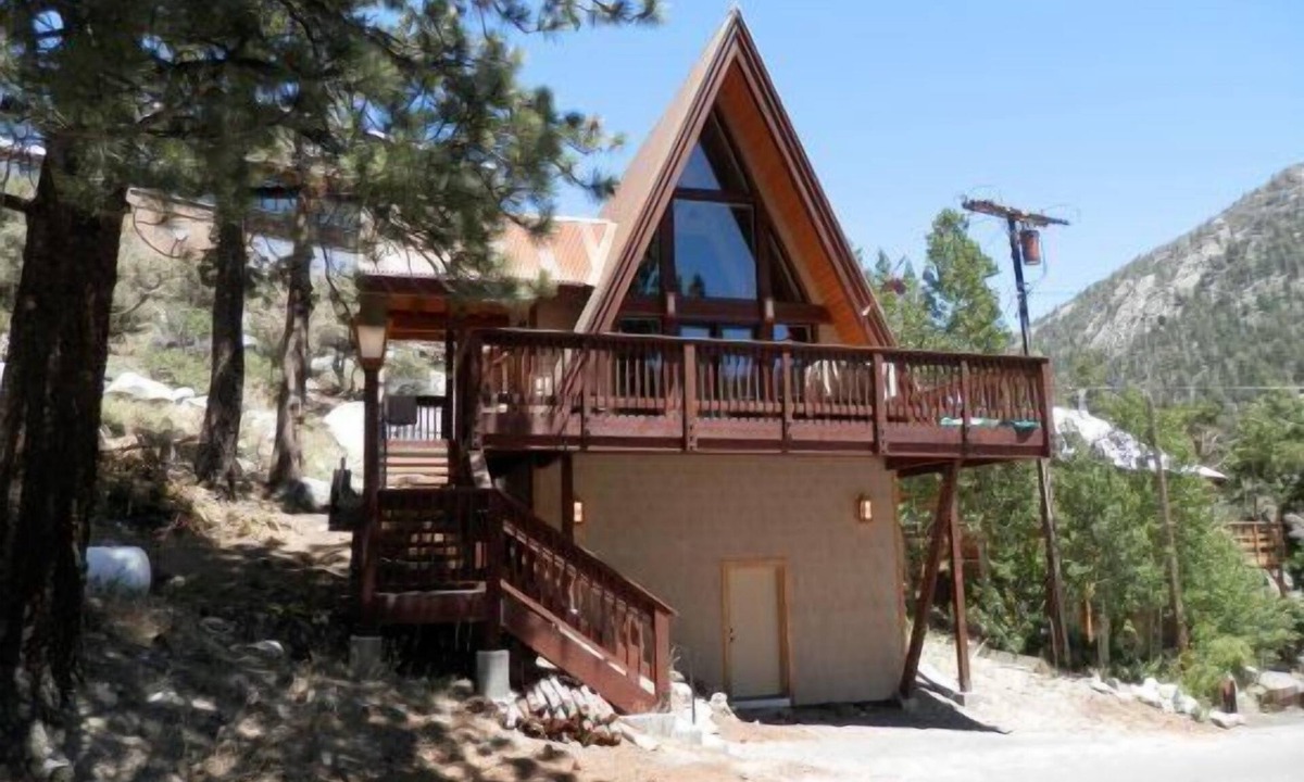 June Lake House | A-Frame Cabin close to Gull Lake, lots of upgrades, walk to both June and Gull Lake