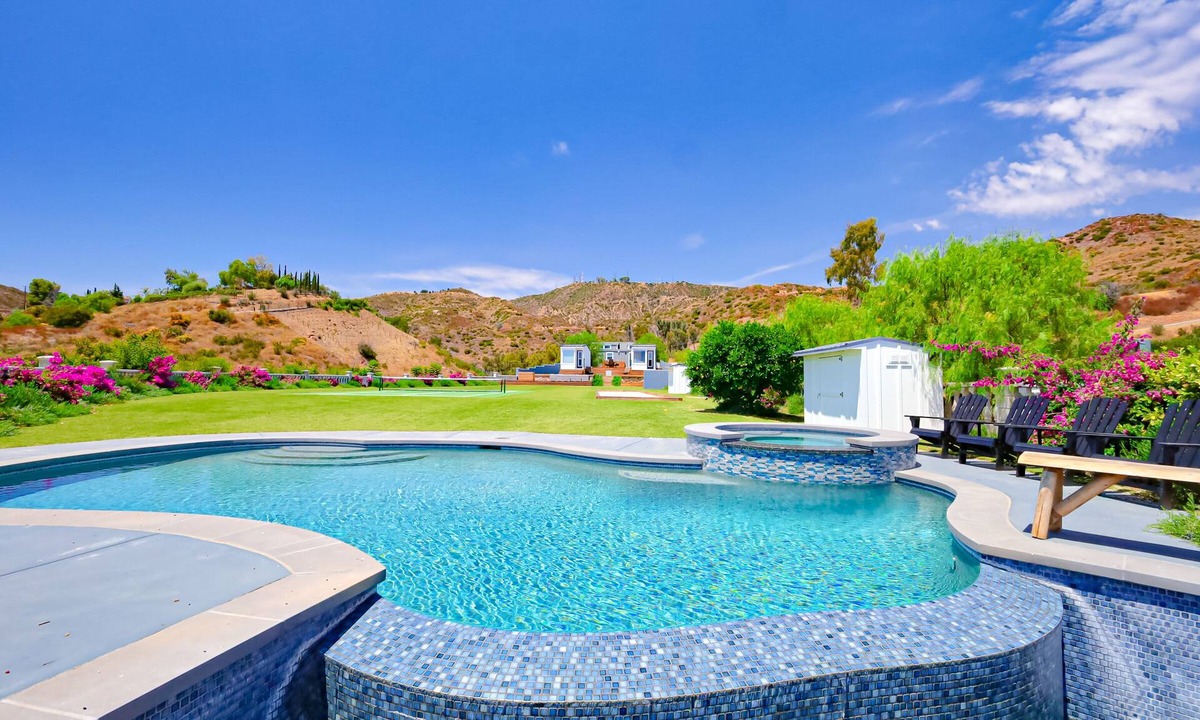 Malibu Apartment | A quiet mountain retreat with a magnificent ocean view