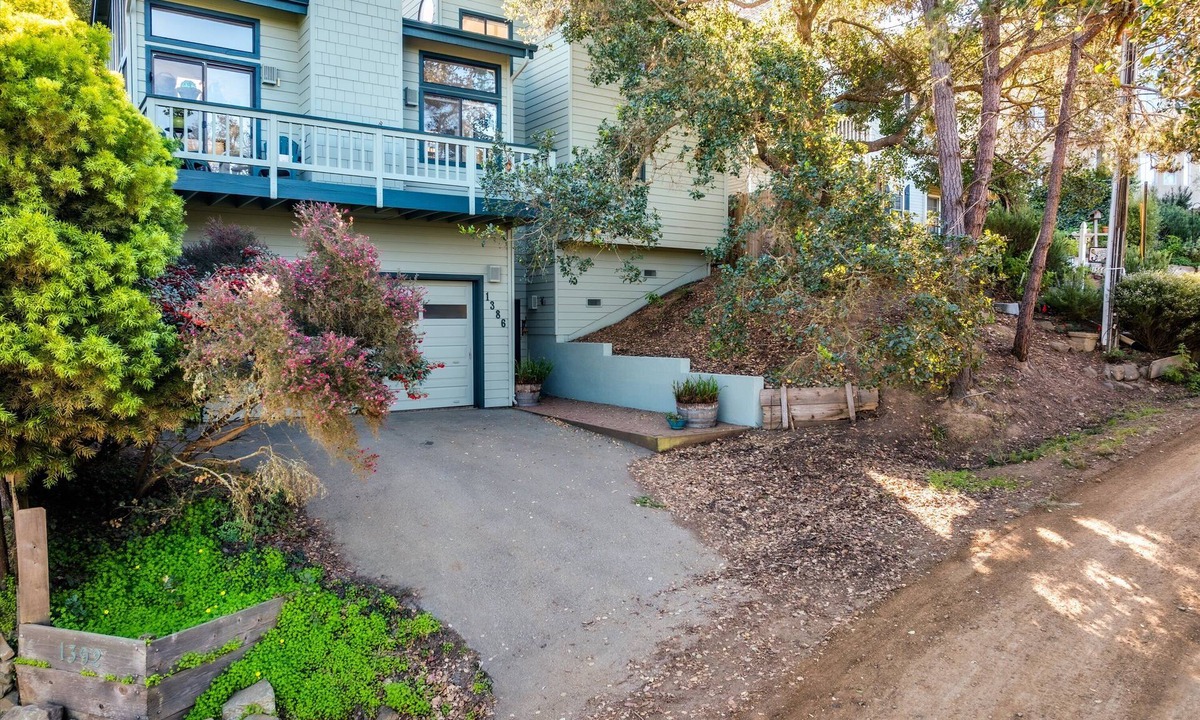 Lodge Hill House | A Skyhigh Retreat: 2 BR, 2 BA House in Cambria, Sleeps 4