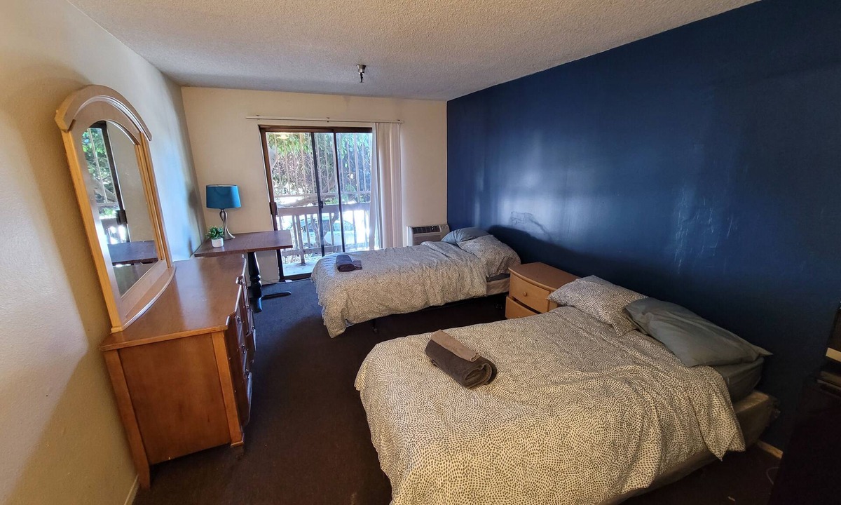 Beverly Hills Hotel | (A07) LA Spacious Double Bed Suite