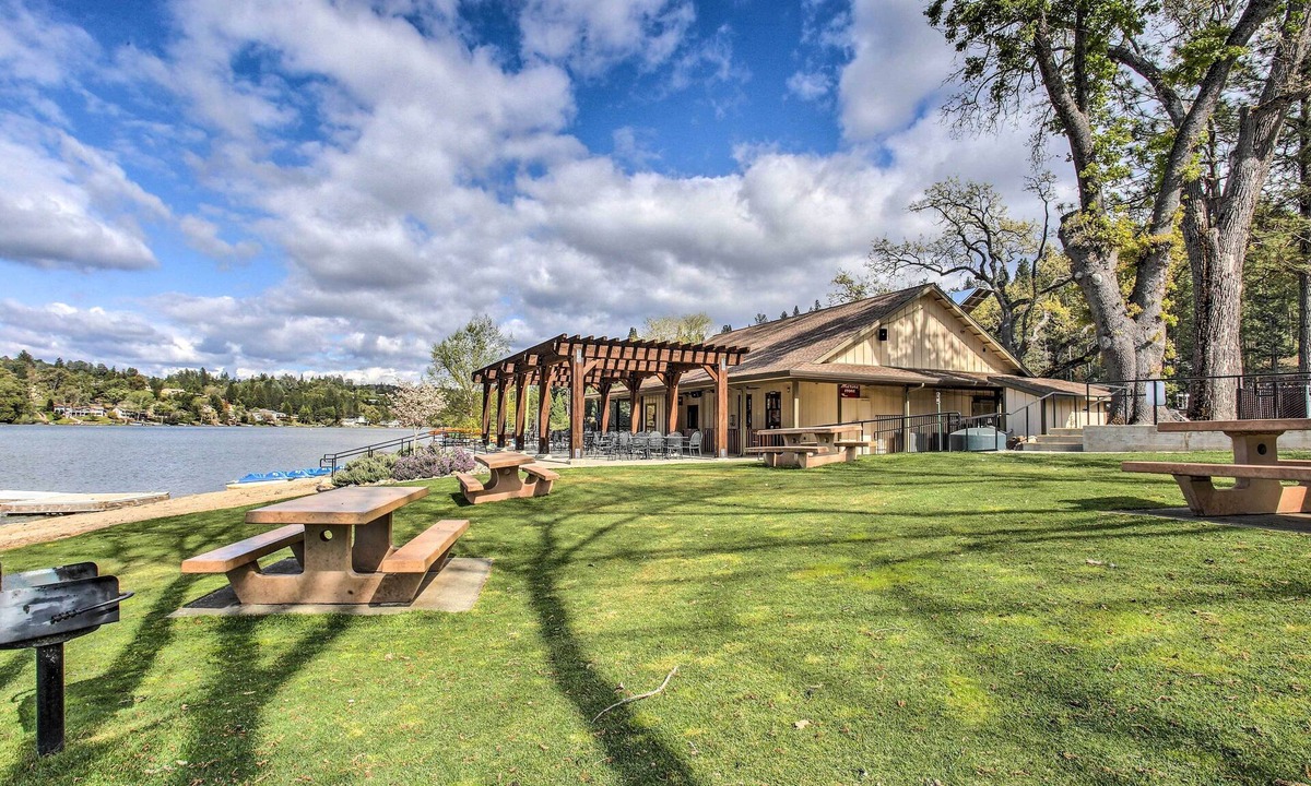 Groveland Cottage | Access to Pine Mountain Lake: Family Cabin w/Deck