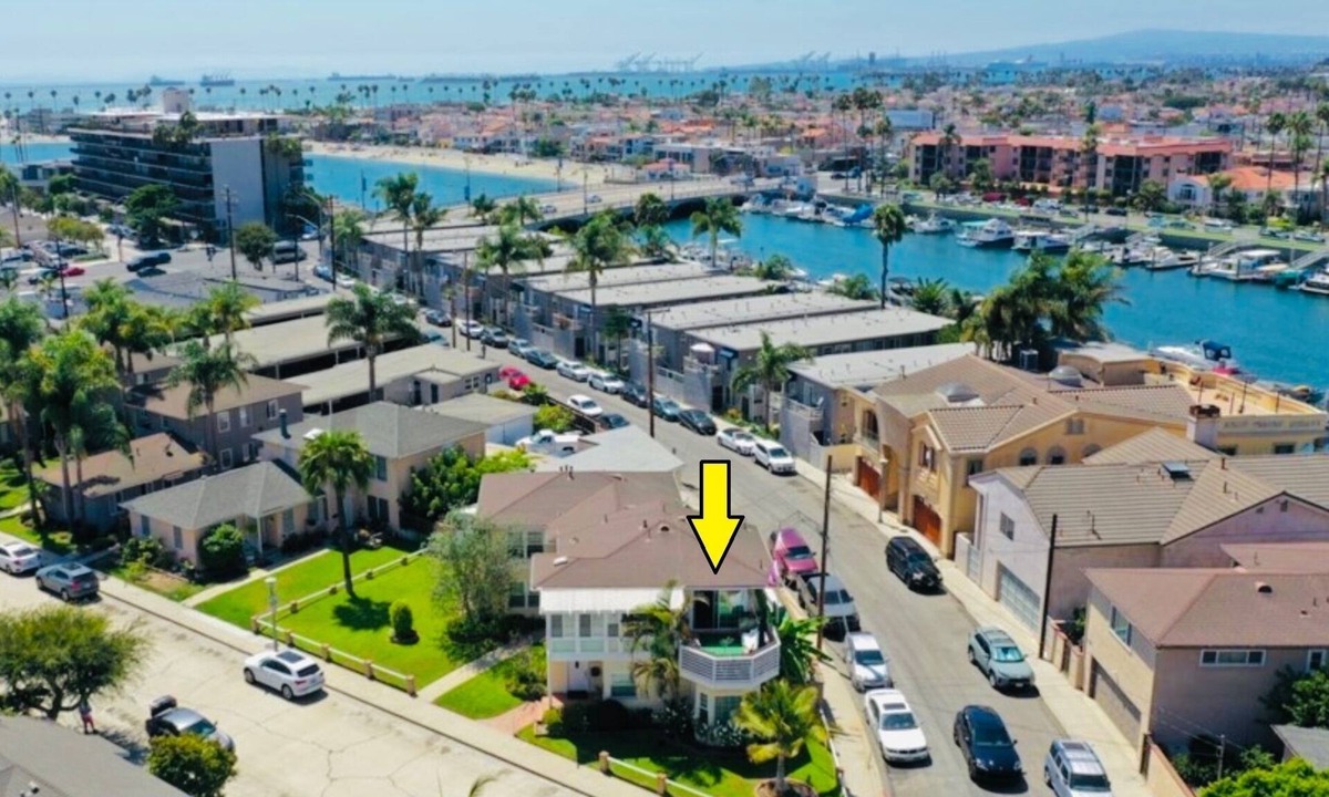Naples House | Across from Beach w/Bikes, Paddleboards & Kayak: By Way of the Sea