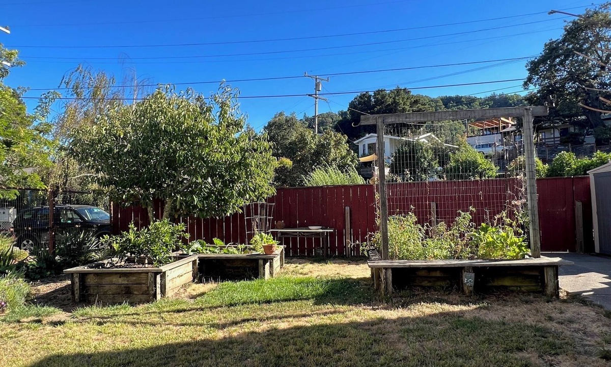 San Anselmo House | Adorable, peaceful 2-bdrm house in charming Fairfax near bus, food & shops