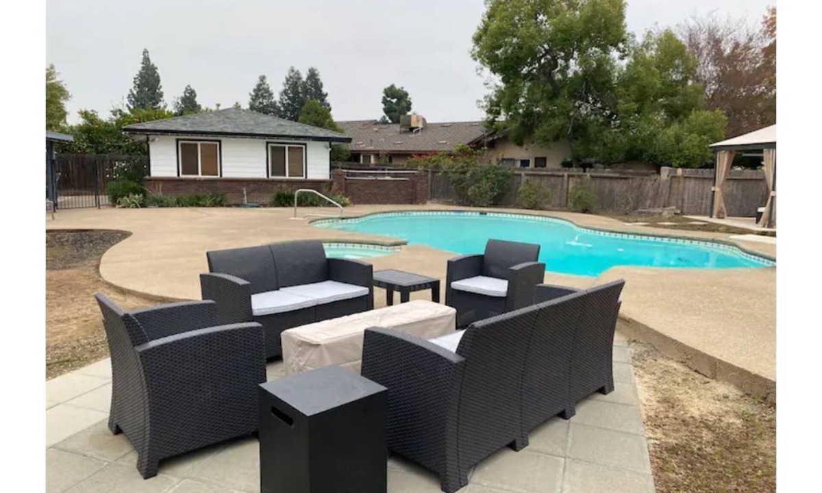 Raisin Apartment | Adorable studio with pool/hot tub