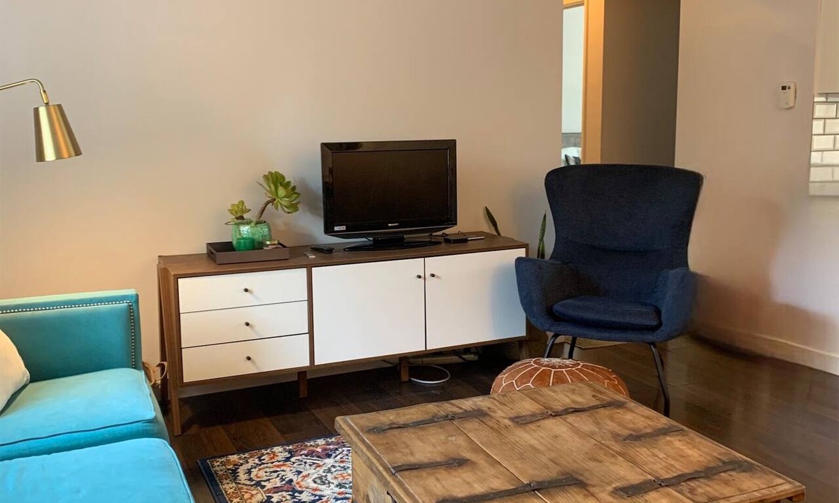 Sunset Park Cottage | ADU Private House Vibe! 2br, 1 bath with Parking.