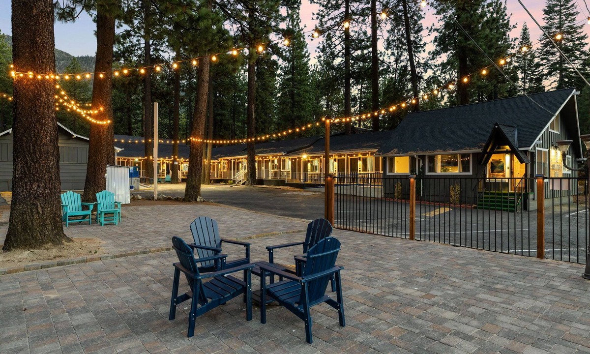South Lake Tahoe Hotel | Adventure Lodge