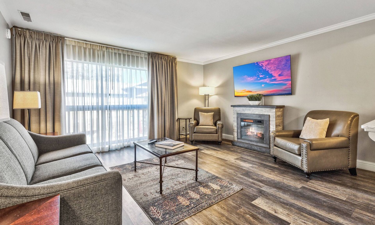 South Lake Tahoe Hotel | Affordability Meets Comfort! 3 Comfortable Units, Pets Allowed, Free Breakfast
