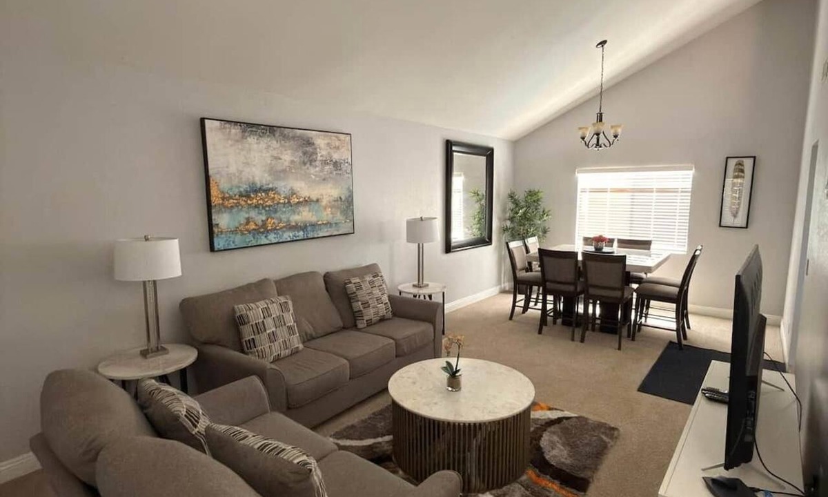 Las Vegas House | Affordable VILLA ROSA, close to Las Vegas Blvd.