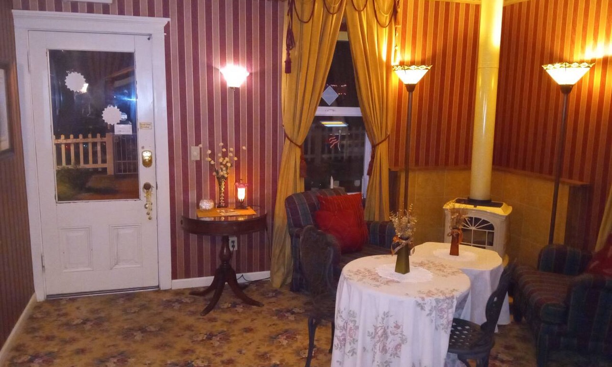 Groveland Bed & Breakfast | All Season's Groveland Inn