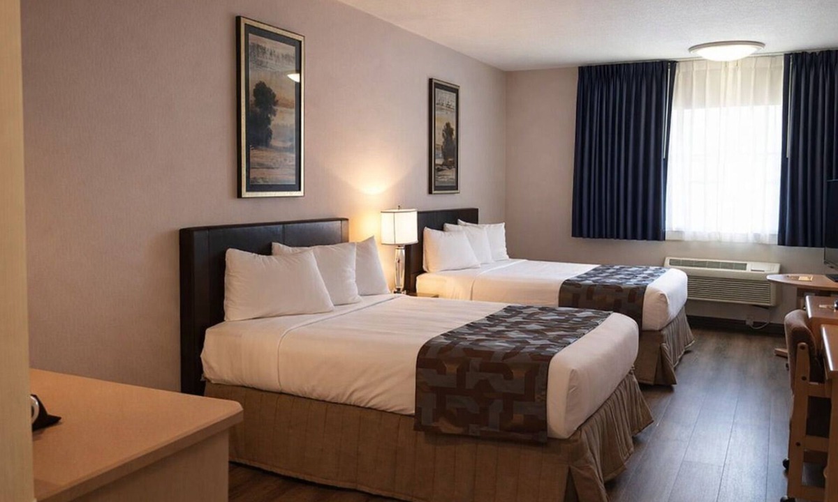 Elko Hotel | ALL TIME BEST HOLIDAY SPOT! COMFY UNIT! Parking and Pool