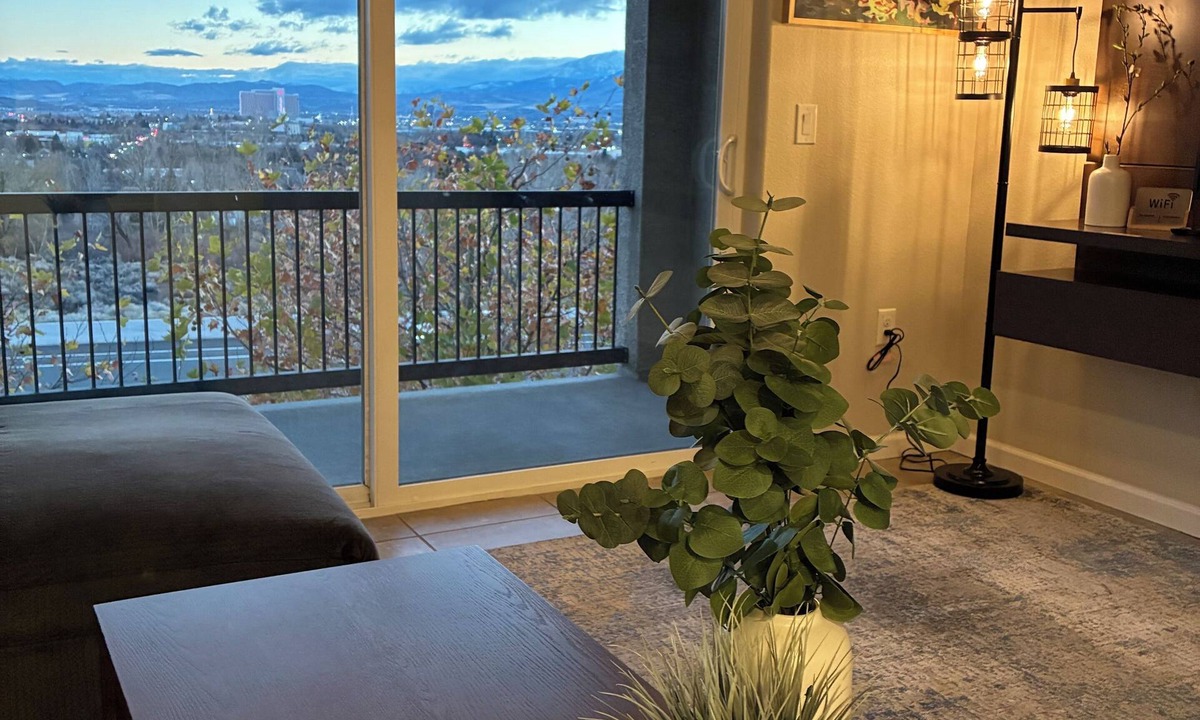 Sparks Condo | Alpenglow: Townhome 2Kings & 2full ba, Mt. Rose & Reno City Views - Close to All