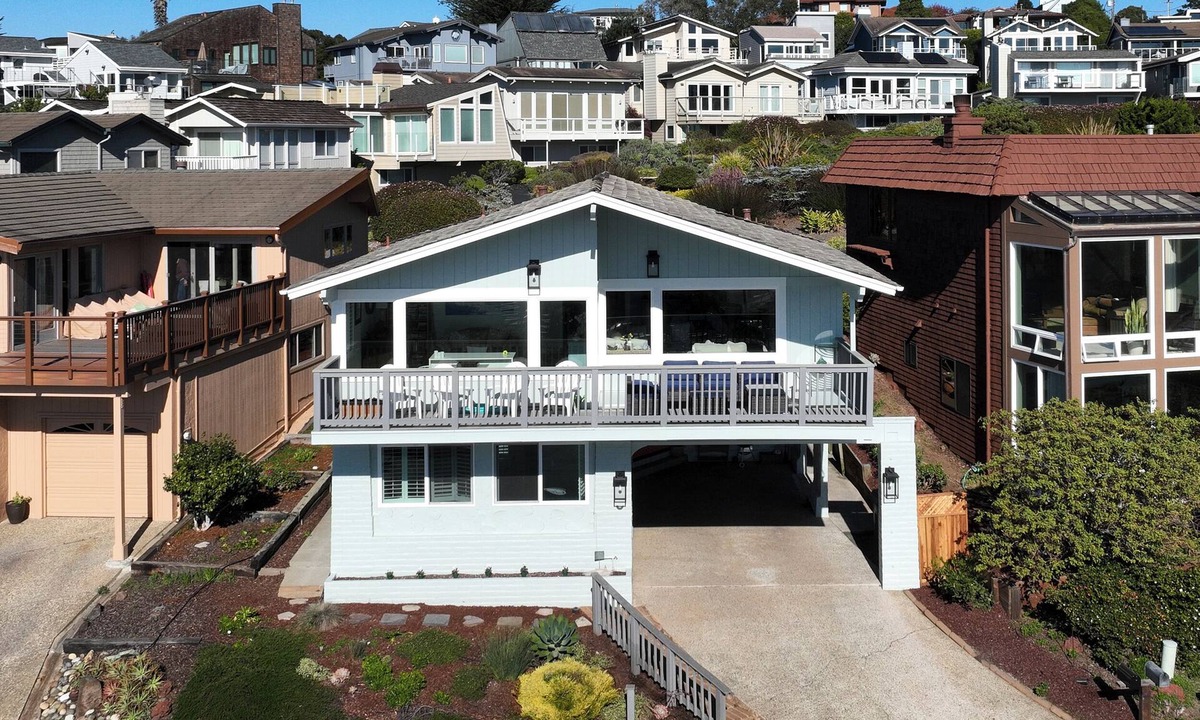 La Selva Beach House | Amazing Beach House with Views. Steps to the beach