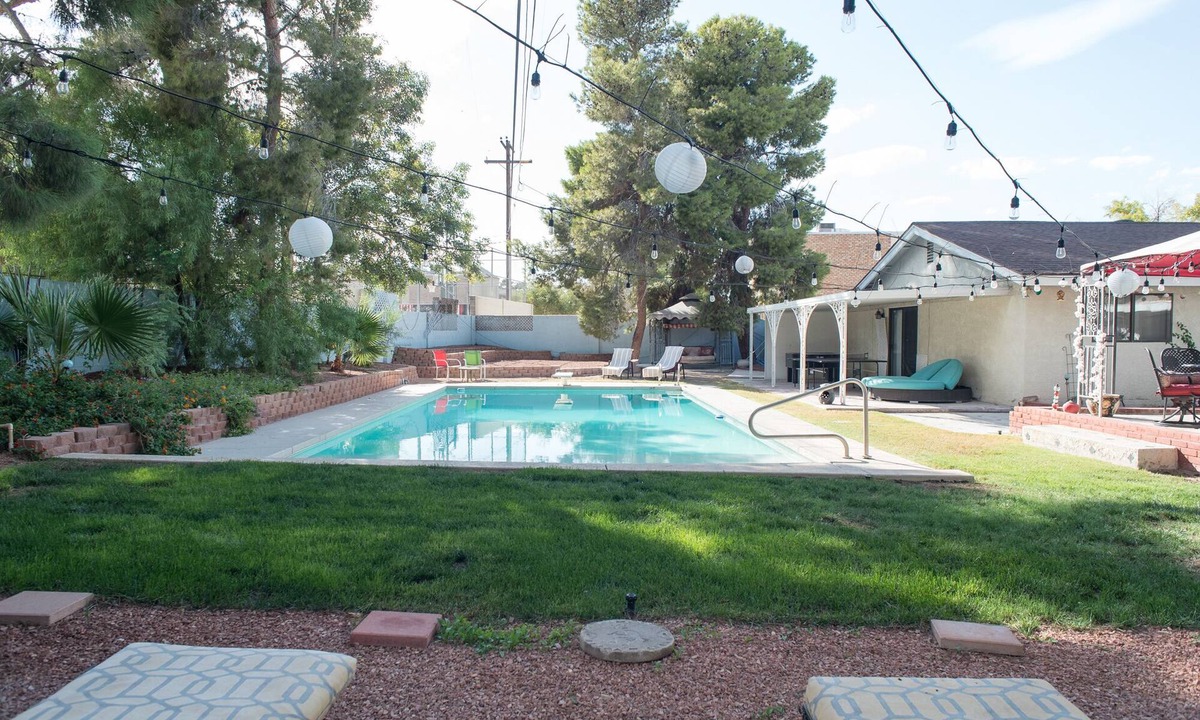 Paradise House | Amazing House close to Strip, Convention Center and UNLV