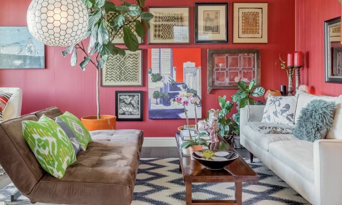 Russian Hill Apartment | Amazing Location and Super-Sunny Top Floor Apartment with Breathtaking Bay Views
