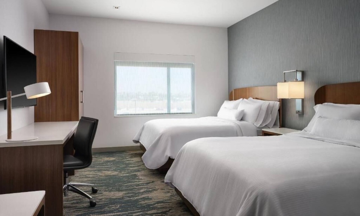 Anaheim Resort Hotel | Anaheim Stay Near Disneyland | 3 Units w/Kitchen & Pool Access | Pets Allowed