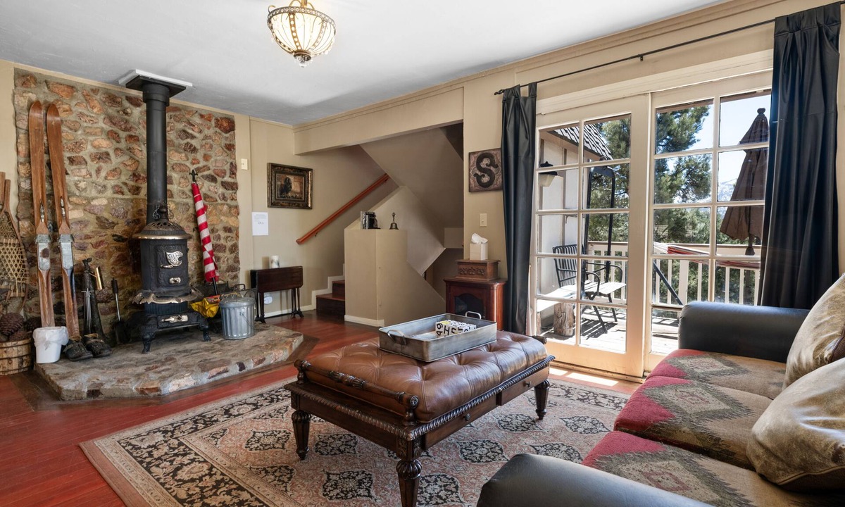 Whispering Forest House | Antelope Retreat - 5BR, Sauna, Foosball Table, Fireplace, Deck, BBQ
