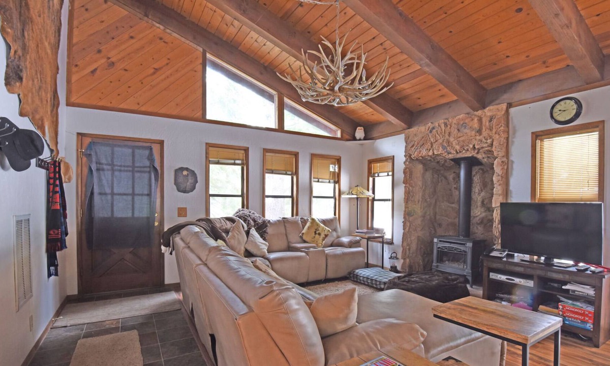 Tahoe Paradise House | Apache Pines - Large economy chalet in the pines