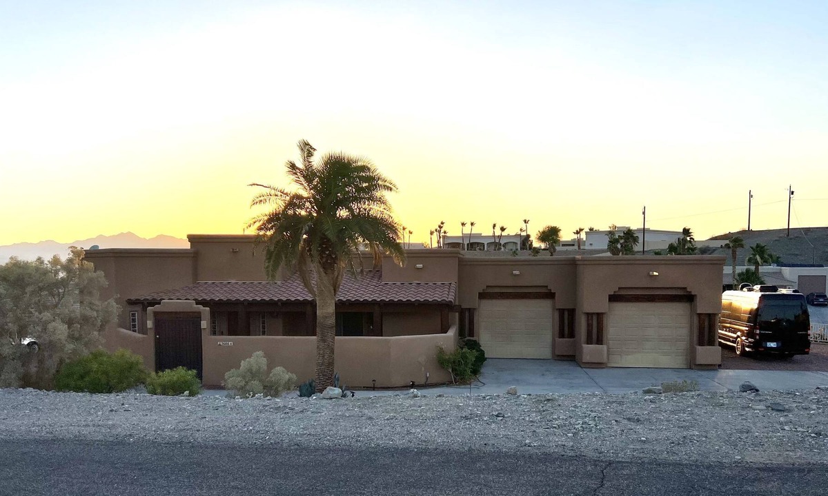 Lake Havasu City House | Ask me about snowbird special monthly rate. Hot tub, RV parking and hook ups