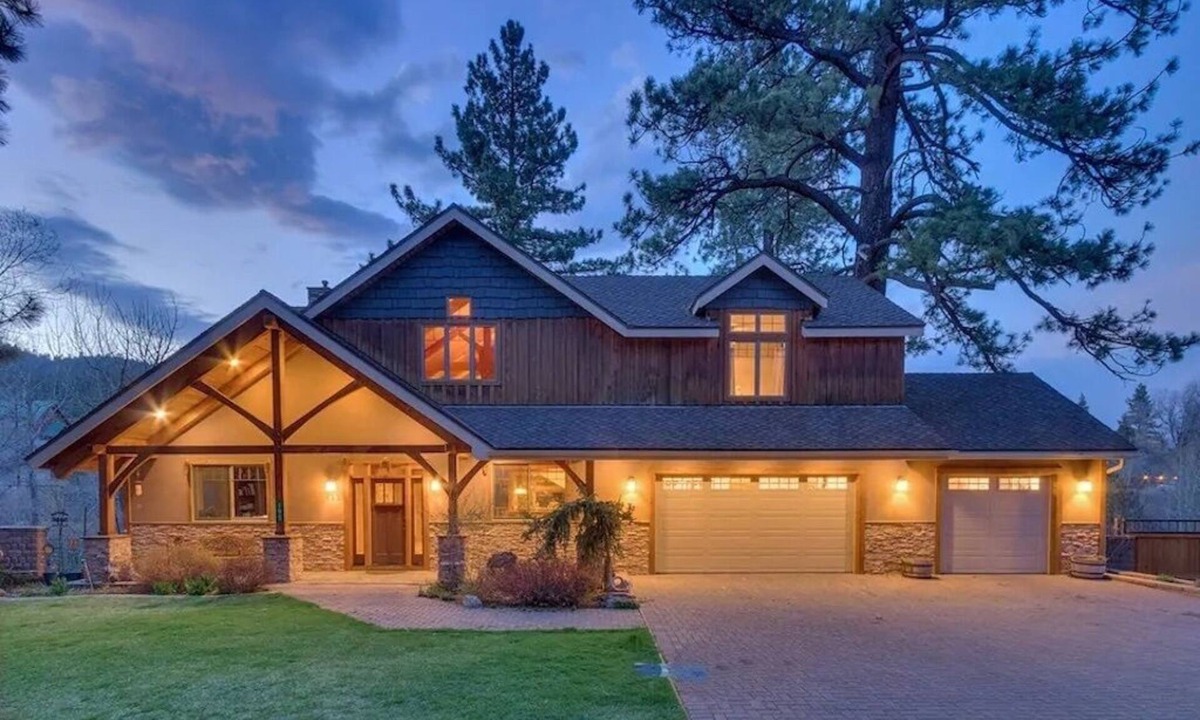 Markleeville Cabin | ASPEN CREEKSIDE LODGE- A Stunning Family and Corporate Retreat
