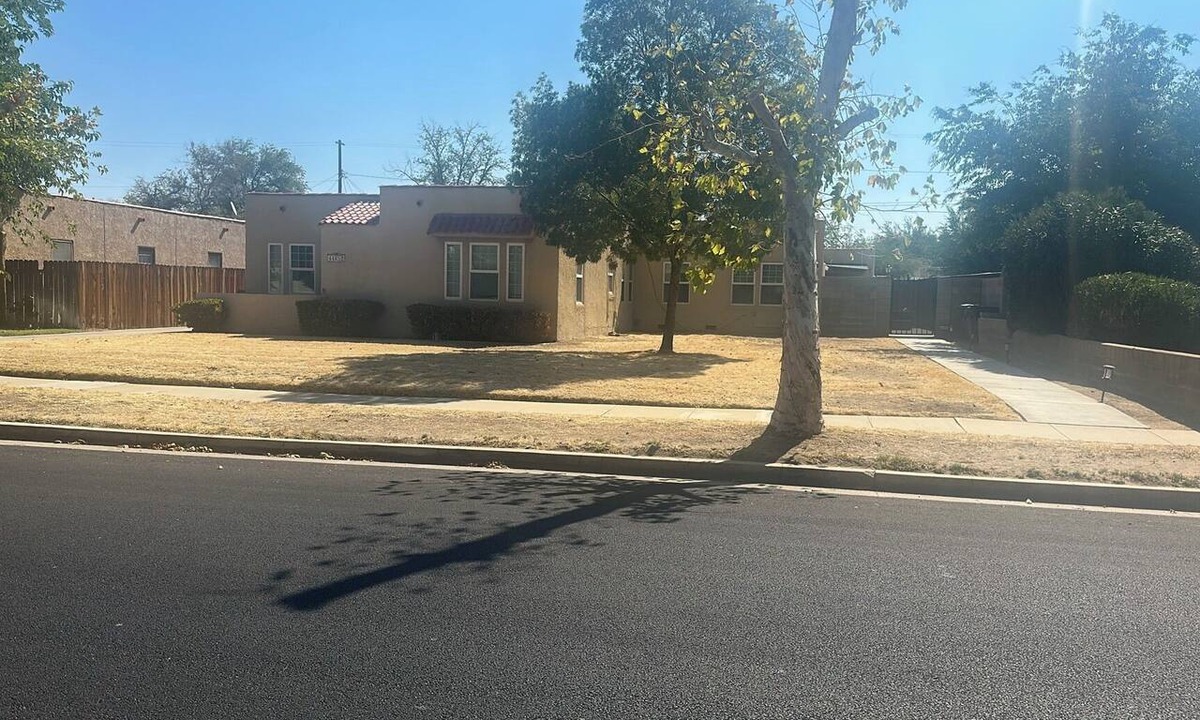 Lancaster Apartment | AV Studio 54 - Private Retreat - Fire Pit Patio - Walk to The BLVD