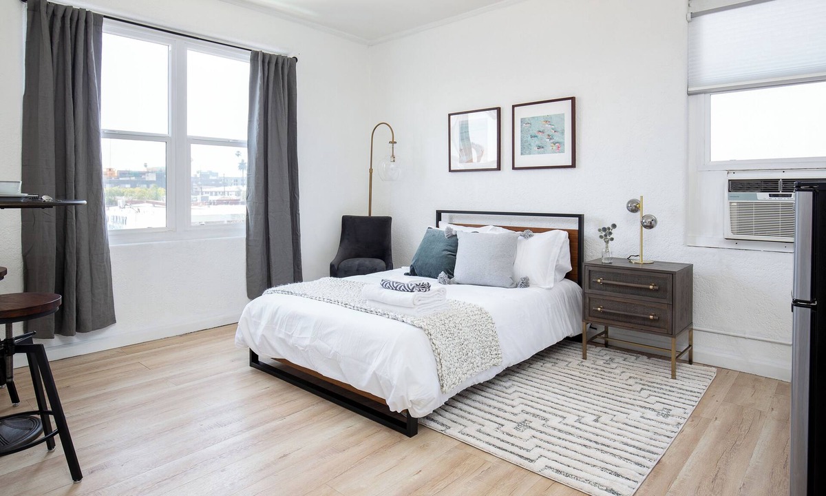 Westlake Apartment | Awesome studio with AC in vibrant Los Angeles