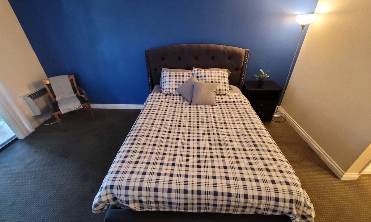 Beverly Hills Hotel | (B08) Deluxe Hotel Style Unit