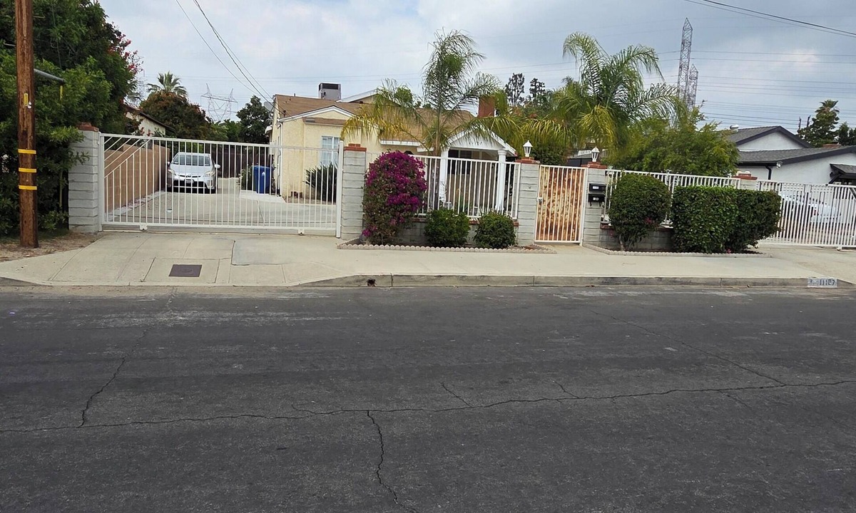 North Hollywood House | Back House 2-bedroom in Quiet NOHO District