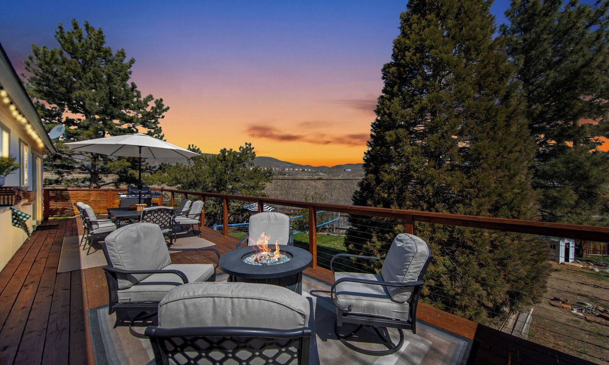 West University House | Backyard Summer Getaway Great for Family & Friends- Close to Convention Center!