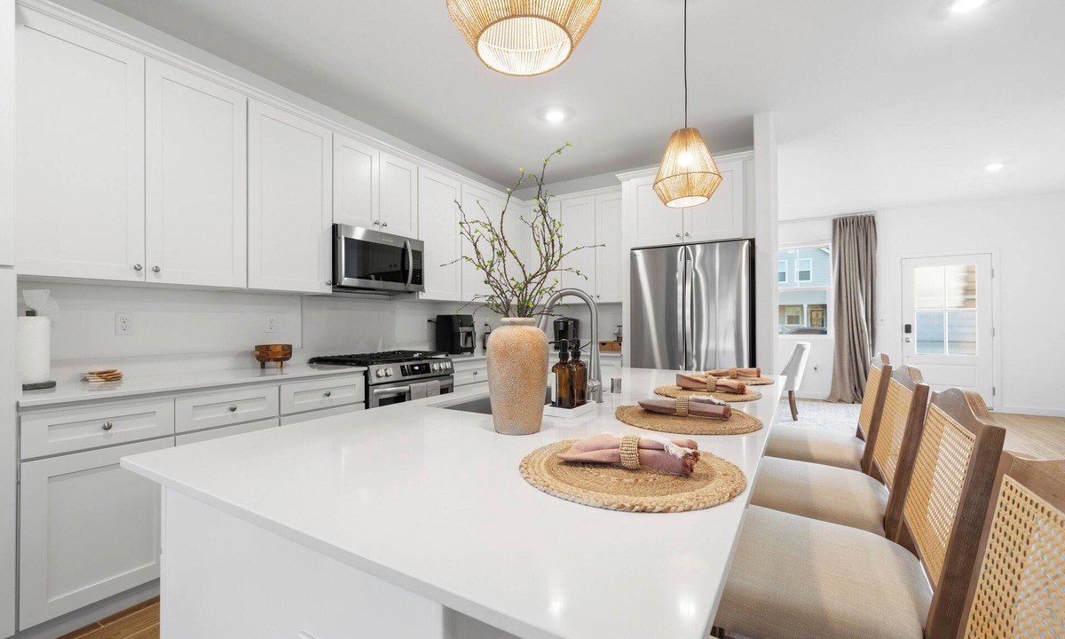 Greenacres House | Bakersfield New NW Home – Fully Furnished & Ready. Upscale + Kitchen Amenities