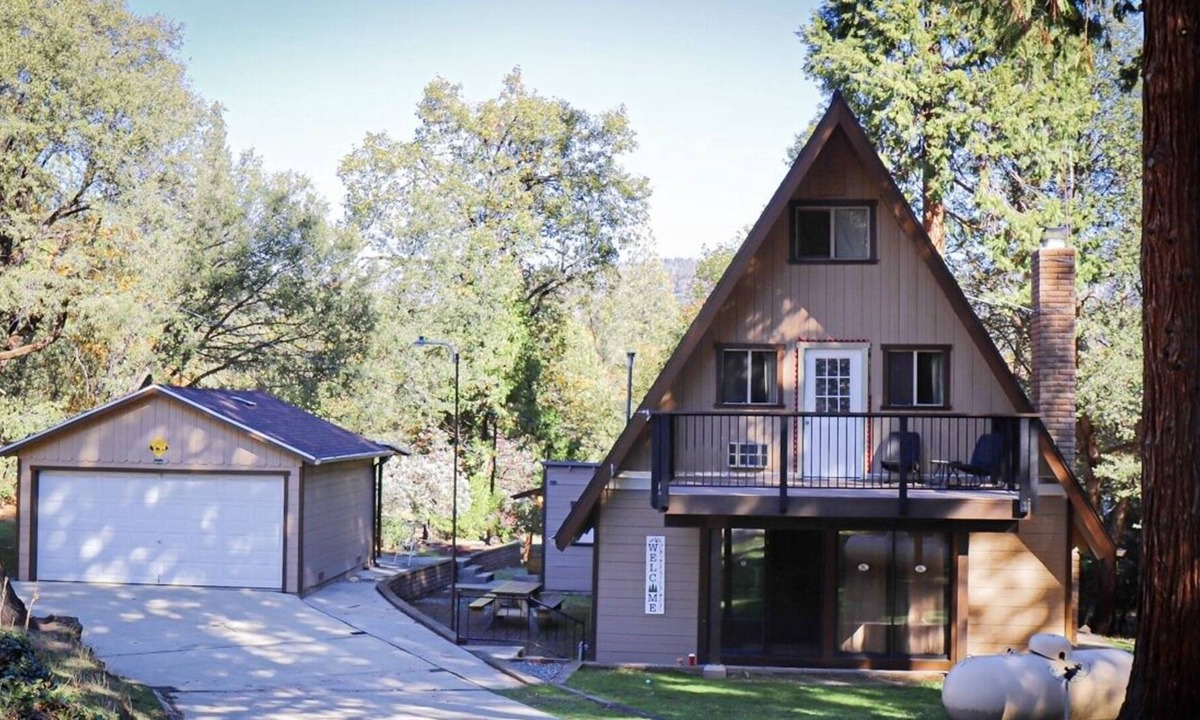 Wishon Cabin | Bass Lake Cabin. Knotty Pines Lodge