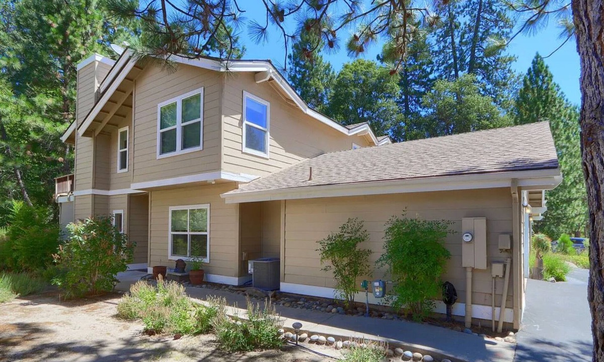 Bass Lake House | Bass Lake Retreat w/community Pool/Yosemite & Lake