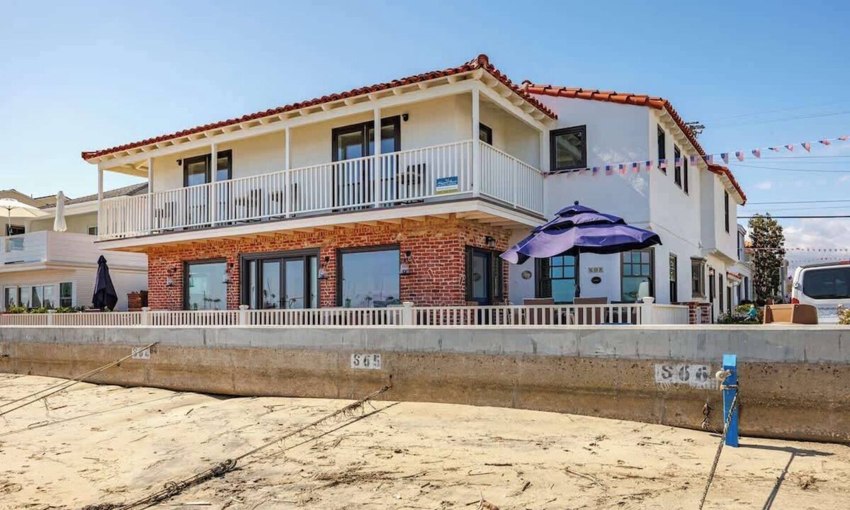 Balboa Island House | Bayfront Home with Harbor Views and Huge Backyard