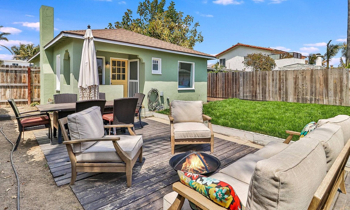 Pierpont Bay House | Beach Bungalow-1920s Charmer- Dog's Stay for Free - Pierpont Ventura
