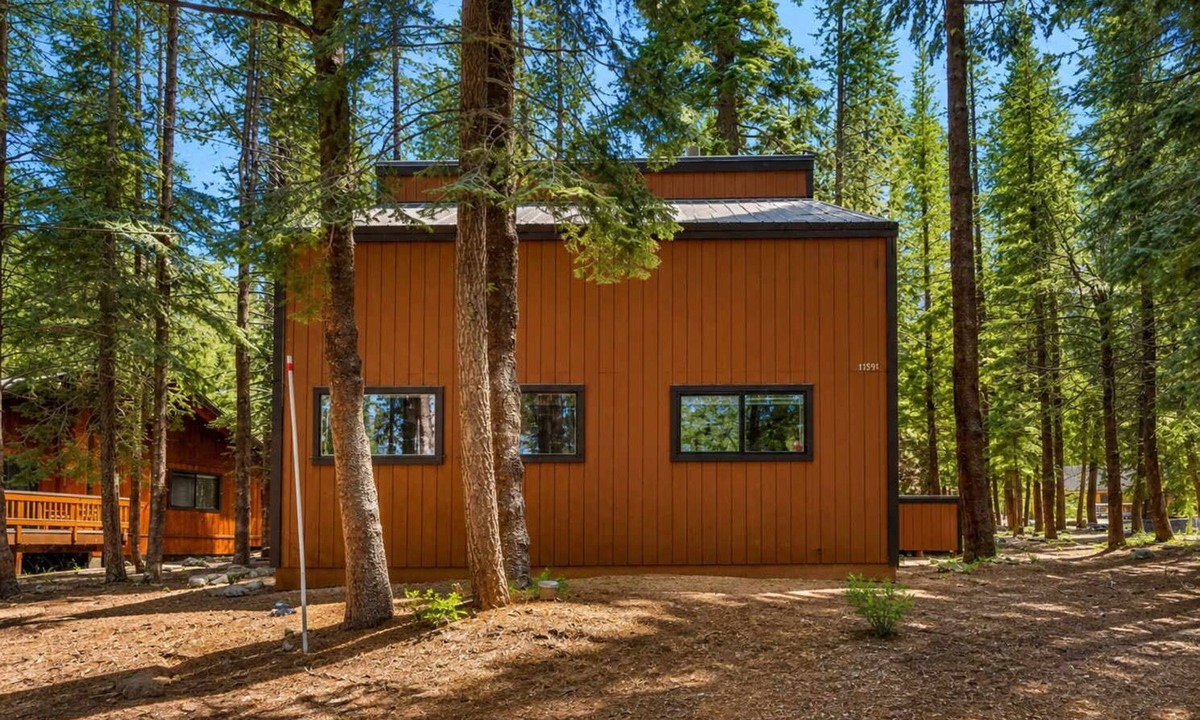 Truckee House | Beach Club Access Tahoe Donner