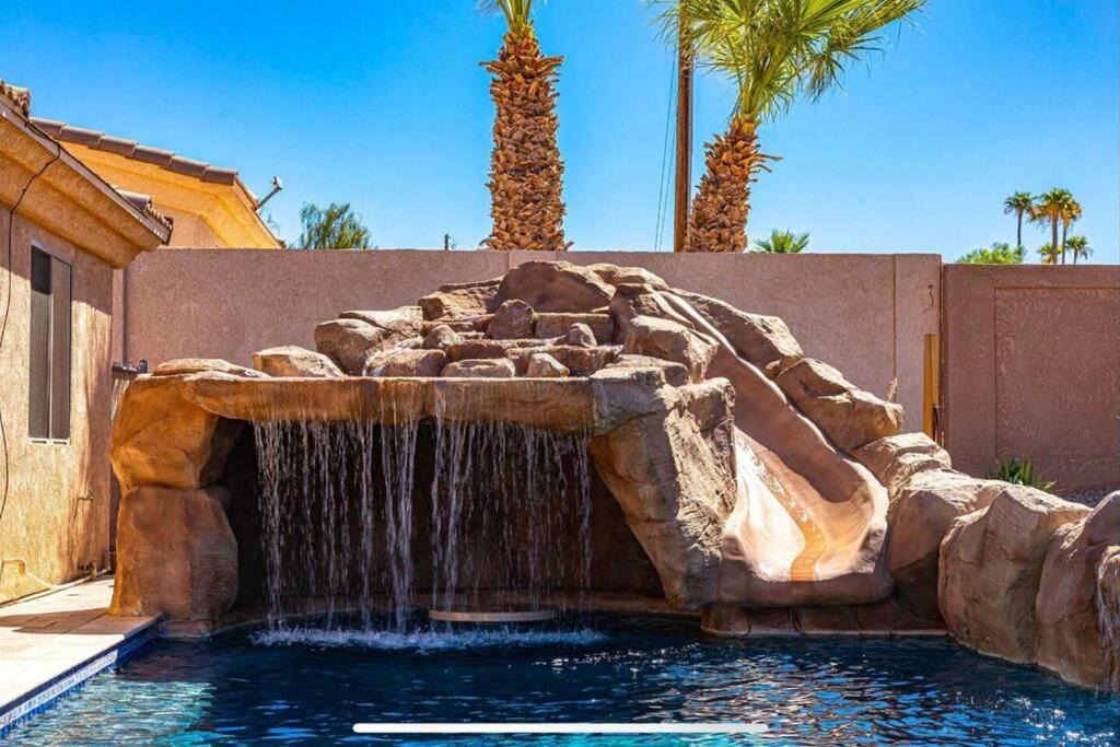 Lake Havasu City House | Beach Happy-Lake Close-Private Waterpark Oasis -sleeps 14
